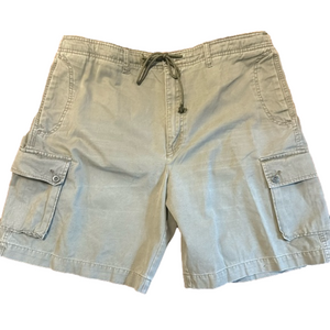 Van Heusen Cargo Shorts with Cinched Waist Size 40
